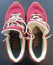 Load image into Gallery viewer, Nike Kevin Durant 16 Basketball Shoe NY vs NY Size 15 Team Red-Gold Gently Used