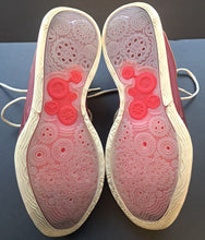 Load image into Gallery viewer, Nike Kevin Durant 16 Basketball Shoe NY vs NY Size 15 Team Red-Gold Gently Used