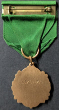 Load image into Gallery viewer, 1970/71 Bale Pin Company Basketball Medal With Ribbon Two Players HHS Vintage