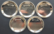 Load image into Gallery viewer, Lot of 5 1983 Wayne Gretzky Celebrity Tennis Classic Pinbacks NHL Hockey Oilers