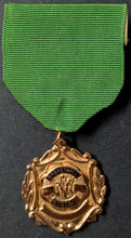 Load image into Gallery viewer, 1970/71 Bale Pin Company Basketball Medal With Ribbon Two Players HHS Vintage
