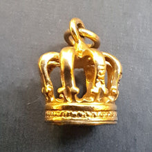 Load image into Gallery viewer, Cindy Nicholas Canadian Champion Long Distance Swimmer 10K Gold Crown Charm