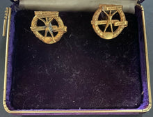 Load image into Gallery viewer, 1968 Hickock Awards 22 Autographs Program + Cufflinks Yastrzemski Willie Pep