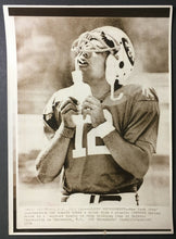 Load image into Gallery viewer, 1976 NFL Football Wire Photo Joe Namath New York Jets Quarterback Vintage Sports