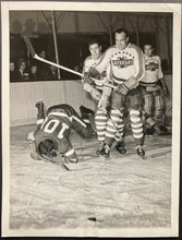 Load image into Gallery viewer, 1940 Vintage NHL New York Americans Detroit Red Wings Hockey AP Photo Conacher