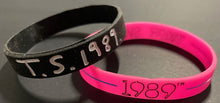 Load image into Gallery viewer, Taylor Swift 1989 World Tour VIP Lot Sunglasses VIP Lanyard Bracelets Keychain+