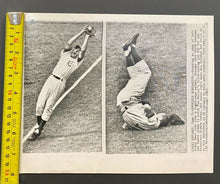 Load image into Gallery viewer, 1962 Vintage MLB Baseball Wire Photo Chicago Cubs Third Baseman Ron Santo Rare