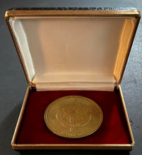 Load image into Gallery viewer, 1982 NHL Hockey Hall of Fame Signed Induction Program Autographed + HOF Coin JSA