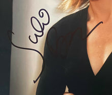 Load image into Gallery viewer, Julie Bowen Actress Signed Autographed Photo Modern Family Celebrity