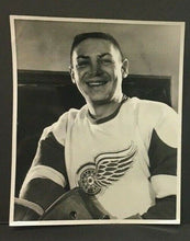 Load image into Gallery viewer, 1960's Photo Terry Sawchuk Hall Of Fame Goalie Detroit Red Wings NHL