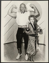 Load image into Gallery viewer, 1985 Cyndi Lauper + Hulk Hogan Wrestling Star Photo Red Carpet Grammy Awards