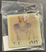 Load image into Gallery viewer, Taylor Swift 1989 World Tour VIP Lot Sunglasses VIP Lanyard Bracelets Keychain+