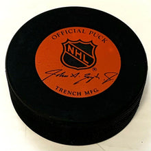 Load image into Gallery viewer, Bobby Hull Signed Chicago Blackhawks NHL Hockey Puck Autographed Trench MFG