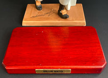 Load image into Gallery viewer, Willie Mays Sports Impressions Figurine Famous Catch 4334/5000 Original Box/LOA