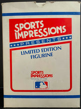 Load image into Gallery viewer, Willie Mays Sports Impressions Figurine Famous Catch 4334/5000 Original Box/LOA