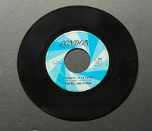 Load image into Gallery viewer, 1968 The Rollings Stones 45 RPM Record Album + Sleeve Jumpin Jack Flash