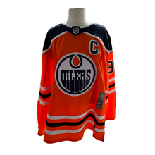 Load image into Gallery viewer, Connor McDavid Signed Edmonton Oilers Hockey Jersey Autographed Upper Deck COA
