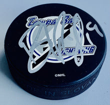 Load image into Gallery viewer, Brad Richards Signed Tampa Bay Lightning NHL Hockey Puck Autographed In Glas Co