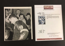 Load image into Gallery viewer, 1963 Gordie Howe NHL Hockey Press Photo Detroit Red Wings Vintage Original
