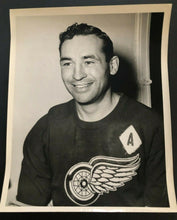 Load image into Gallery viewer, NHL Hockey Detroit Red Wings Alternate Captain Defenseman Jack Stewart Photo