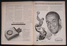 Load image into Gallery viewer, 1970 Sports Illustrated Magazine Blackhawks Keith Magnuson Cover (1947 - 2003)