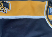 Load image into Gallery viewer, Patrick Chouinard 1999-00 Victoriaville Tigres Game Worn Used Team Signed Jersey