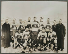 Load image into Gallery viewer, 1928-29 Courville Hockey Team Cabinet Photo Equipe De Hockey Vintage