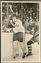 Load image into Gallery viewer, 1973 Chicago International Amphitheatre WHA Cougars vs Winnipeg Jets Press Photo