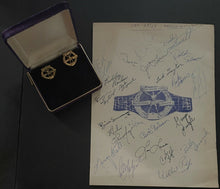 Load image into Gallery viewer, 1968 Hickock Awards 22 Autographs Program + Cufflinks Yastrzemski Willie Pep