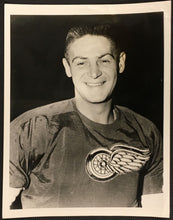 Load image into Gallery viewer, 1950's Terry Sawchuk International News Photo Detroit Red Wings NHL Hockey