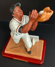 Load image into Gallery viewer, Willie Mays Sports Impressions Figurine Famous Catch 4334/5000 Original Box/LOA
