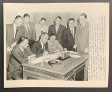Load image into Gallery viewer, 1957 Historic Wire Photo Showing 1st Formation NHL Players Assoc. Ted Lindsay