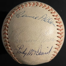 Load image into Gallery viewer, 1972 New York Yankees Team Autographed x19 Baseball Thurman Munson Signed LOA