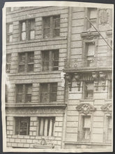 Load image into Gallery viewer, Type 1 1923 Press Photo Human Fly Climber Harry Young Stuntman Falls Broadway