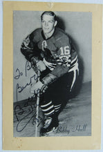 Load image into Gallery viewer, 1983 NHL Chicago Blackhawks Hofer Bobby Hull #16 Autographed Beehive Photo JSA