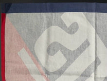 Load image into Gallery viewer, 1999 New York Giants Team Signed Flag NFL Football Michael Strahan JSA LOA