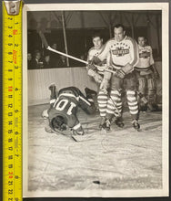 Load image into Gallery viewer, 1940 Vintage NHL New York Americans Detroit Red Wings Hockey AP Photo Conacher