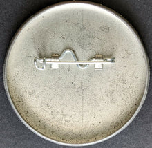 Load image into Gallery viewer, 1987 Canada Cup Pinback Team USA Sweden Finland Russia Czechoslovakia Hockey VTG