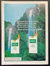 Load image into Gallery viewer, 1975 Bobby Clarke Autographed Hockey Illustrated Signed NHL HOF Vintage Flyers