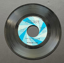 Load image into Gallery viewer, 1967 Rolling Stones 45RPM Record She's A Rainbow / 2000 Light Years From Home