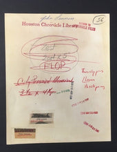 Load image into Gallery viewer, 1972 John Lennon Yoko Ono Press Photo Being Asked To Leave Country The Beatles