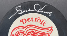 Load image into Gallery viewer, Gordie Howe Autographed Signed Detroit Red Wings Puck NHL Hockey JSA In Glas Co