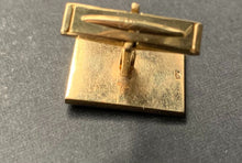 Load image into Gallery viewer, c1960's Toronto Maple Leaf 10k Gold Cufflinks NHL Hockey George Edwards Jewelers