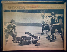 Load image into Gallery viewer, Vintage 1980 NHL Hockey Wire Photo Darryl Sittler Mike Palmteer Pictured Leafs