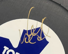 Load image into Gallery viewer, Doug Gilmour Autographed Signed Toronto Maple Leafs Official NHL Puck Hockey JSA