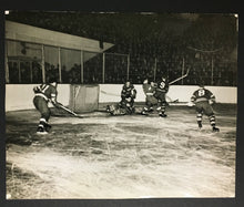 Load image into Gallery viewer, 1939 Tiny Thompson Stanley Cup Playoffs Alexandra Studios News Photo Detroit