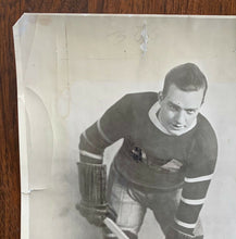 Load image into Gallery viewer, 1930 Nels Stewart Montreal Maroons Rice Studios Photo 1960 Topps Hockey Card