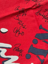 Load image into Gallery viewer, 1999 New York Giants Team Signed Flag NFL Football Michael Strahan JSA LOA