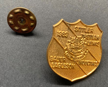 Load image into Gallery viewer, 1989 Official Hockey Hall of Fame Induction Pinback in Original Case NHL Hockey