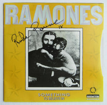 Load image into Gallery viewer, Ramones "Something To Believe In" Vinyl Record Signed By Richie Ramone 45RPM LOA